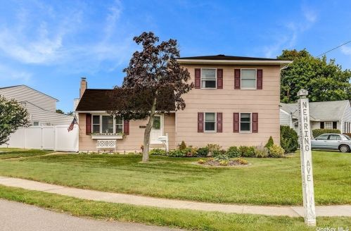41 Nehring Ave, Babylon, NY 11702-2428