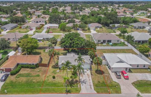 4534 Van Dyke St, Fort Pierce, FL 34953-6777