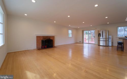 7902 Slidell Ln, Springfield, VA 22151-2439