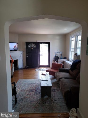 2631 Chestnut Ave, Ardmore PA  19003-2015 exterior