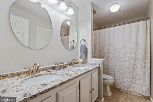 1426 Cellar Crk Way, Herndon VA  20170-2805 exterior