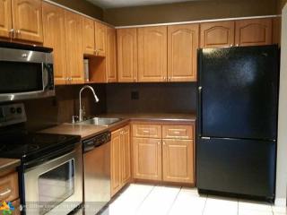 401 103rd Ter, Hollywood FL  33026-5944 exterior