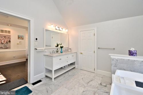 309 Meadow View Ln, Lansdale PA  19446-5932 exterior