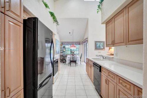 920 203rd Ave, Hollywood FL  33029-3439 exterior