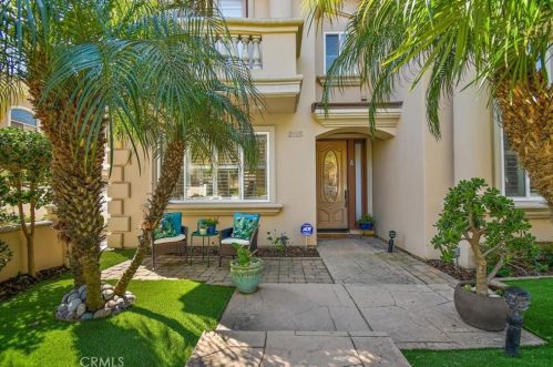 2116 Clark Ln, Redondo Beach, CA 90278-4302
