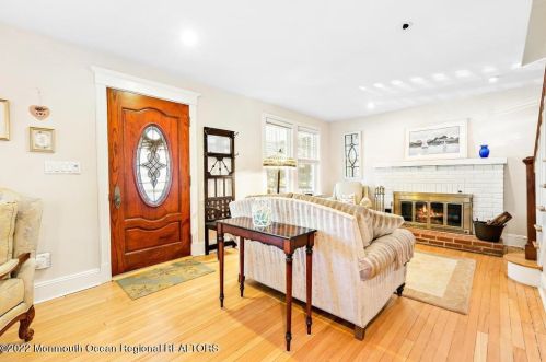 32 Barra St, Tinton Falls, NJ 07712-4355