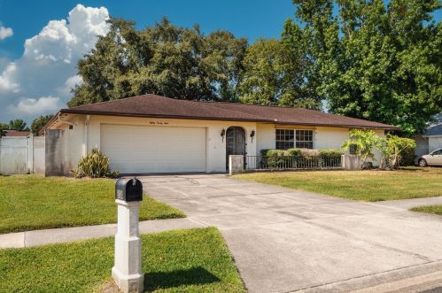 8024 Nicklaus Dr, Orlando, FL 32825-8241