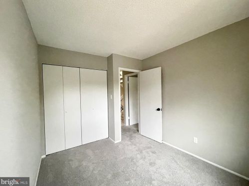 2120 Cartwright Pl, Herndon VA  20191-1903 exterior