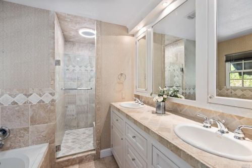 424 Stanford St, Vacaville CA  95687-4653 exterior