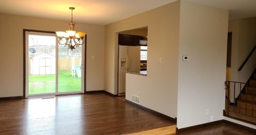 412 Hickory Ln, Hammond, IN 46321-2322