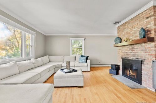 54 Little John Ln, Stamford, CT 06907-1122