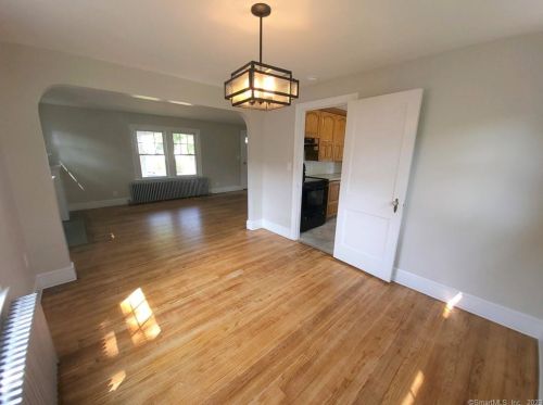 49 Norman St, Manchester CT  06040-6113 exterior