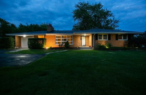 641 Hobart Rd, Hobart, IN 46342-2443