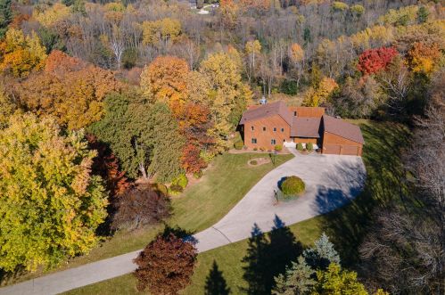 1433 Whitewater Dr, Manitowoc WI  54220-9433 exterior
