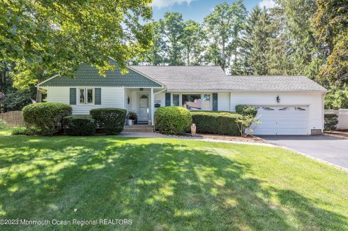 166 Manor Pkwy, Lincroft, NJ 07738-1343