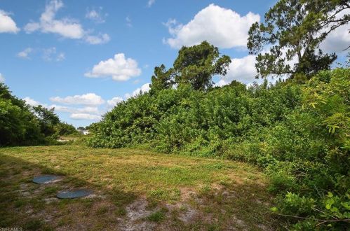 108 Gretchen Ave, Lehigh Acres FL 33973-2001 exterior