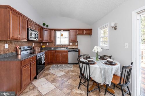 7 Nassau Ave, West Deptford NJ  08066-1120 exterior