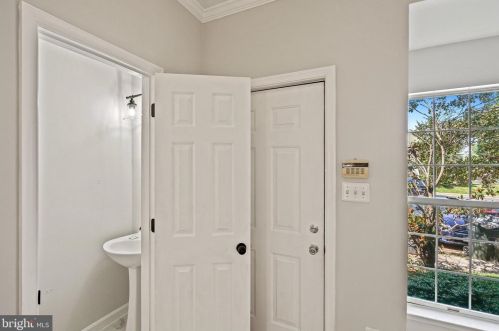 2463 Old Silo Ct, Herndon, VA 20171-3031