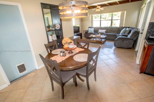 6651 25 St, Hollywood FL 33023-2738 exterior