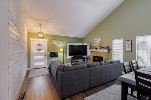 244 Folia Ct, Santa Rosa, CA 95409-4250