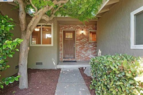 547 Wagman Dr, San Jose, CA 95129-1857