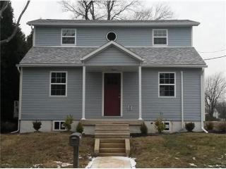 19 Oak St, Hometown, PA 18252-4014