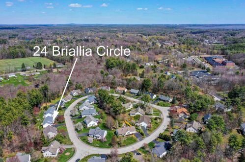 24 Briallia Cir, Newmarket NH  03857-2194 exterior