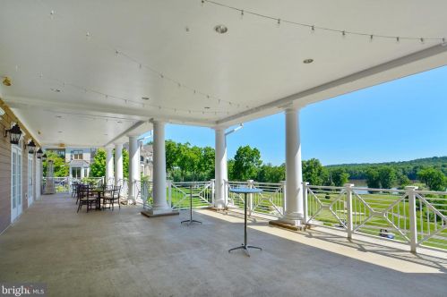 43527 Butler Pl, Leesburg VA 20176-7428 exterior