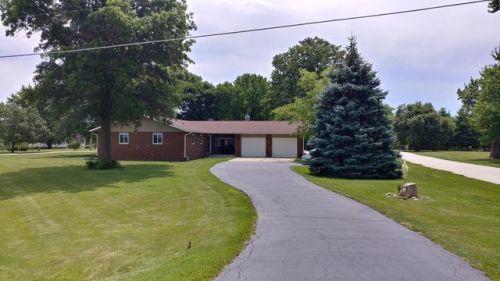 2301 15th St, Adel, IA 50003-8160