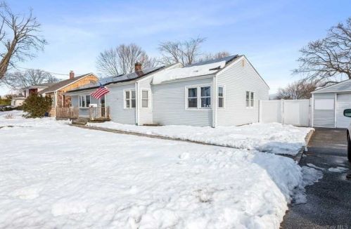 375 Jervis Ave, Copiague, NY 11726-5028