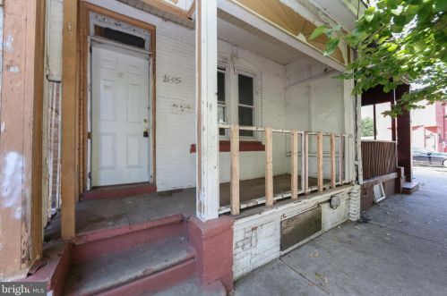 1605 Louis St, Camden, NJ 08104-3527
