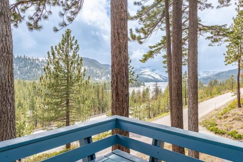 12726 Richards Blvd, Truckee CA  96161 exterior