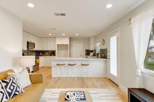 1717 Adina St, Austin TX  78721-1507 exterior
