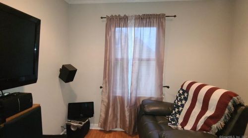 4 5th St, Danbury CT  06810-5704 exterior