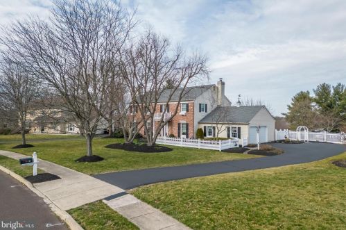 1209 Knollbrook Dr, Lansdale PA 19446-5117 exterior