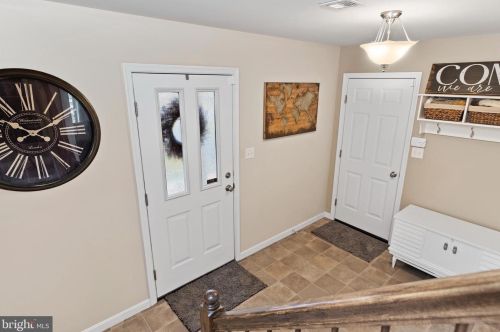 262 Melbourne Ln, Navy Sup Dpt PA  17055-6674 exterior