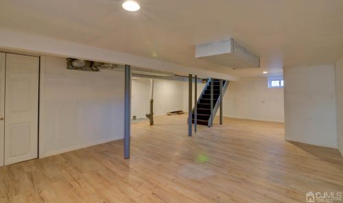 77 Lockwood Ave, Woodbridge NJ  07095-3615 exterior