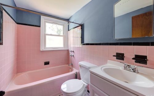 105 Renison Dr, Westbury NY  11590-1036 exterior