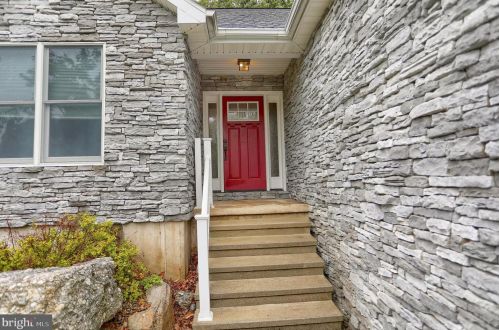 48 Turnberry Ln, Hazle Township, PA 18202-9592