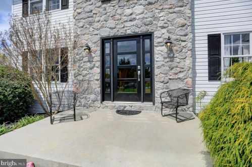 21 Independence Dr, Lees Cross Roads, PA 17257-8218