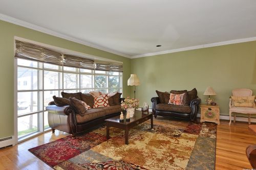 525 Forest Ave, Woodsburgh, NY 11598-2310