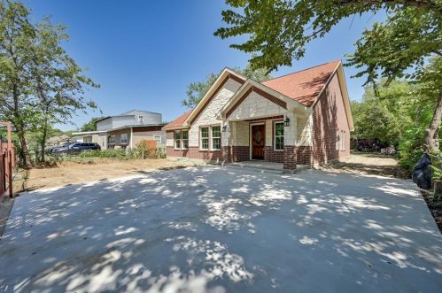 4105 Howard St, Fort Worth, TX 76119-3941