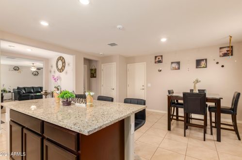 3821 79th Dr, Phoenix AZ  85033-3501 exterior