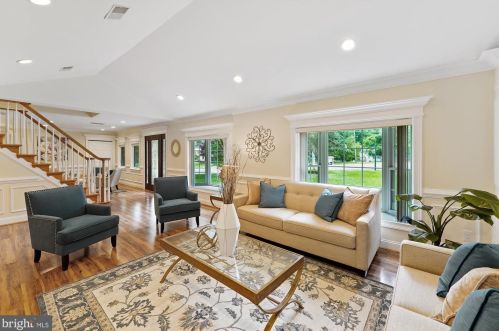 1914 Shipley Rd, Wilmington, DE 19803-5217