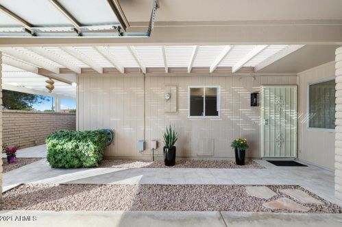 9818 Redwood Dr, Sun City, AZ 85351-3210