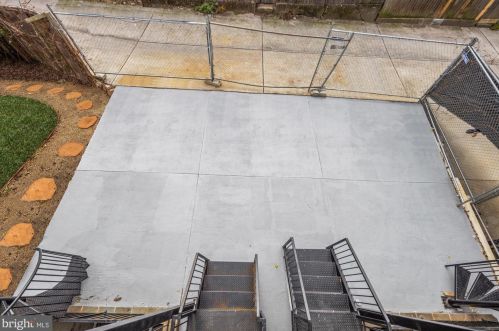 1111 Holbrook Ter, Washington DC 20002-2704 exterior