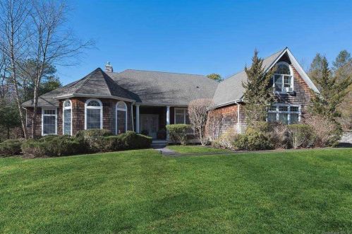 21 Corbett Dr, East Quogue, NY 11942-3840