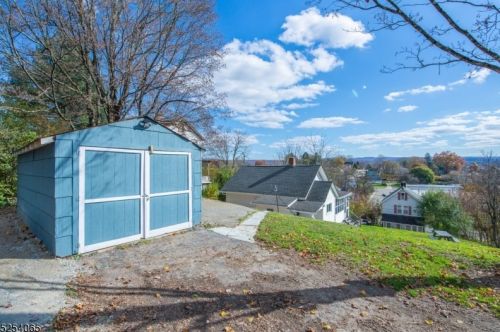 35 Harrison St, Wantage NJ  07461-2119 exterior