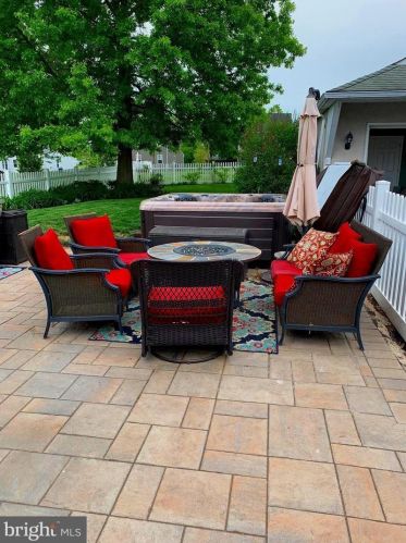 463 School Ln, Harleysville PA  19438-1714 exterior