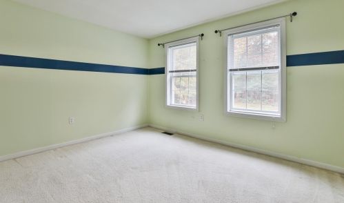 40 Laurel Crst Dr, Brookline NH 03033-2137 exterior